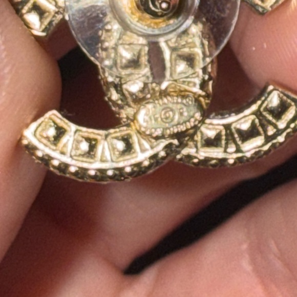 Chanel Classic Cc Logo Crystal Earrings - Picture 8 of 10